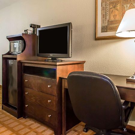 Quality Inn & Suites Marinette Екстериор снимка