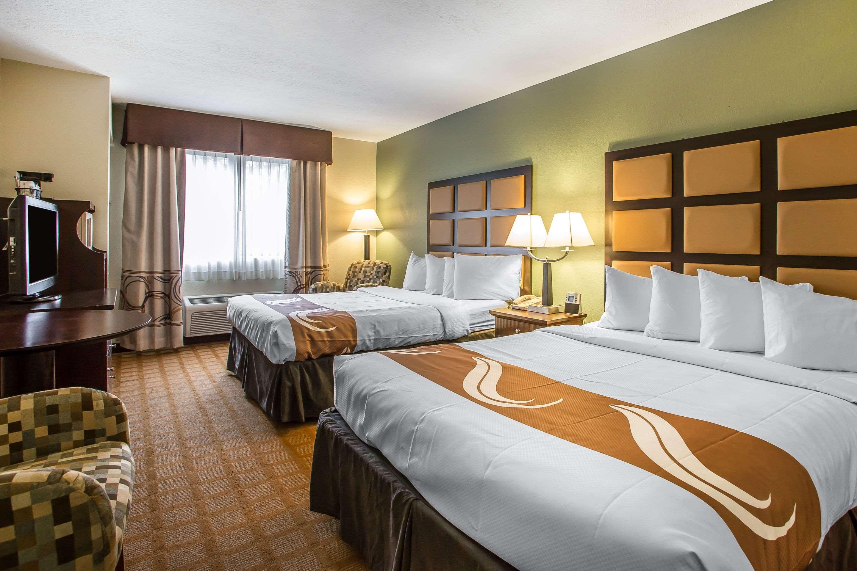 Quality Inn & Suites Marinette Екстериор снимка
