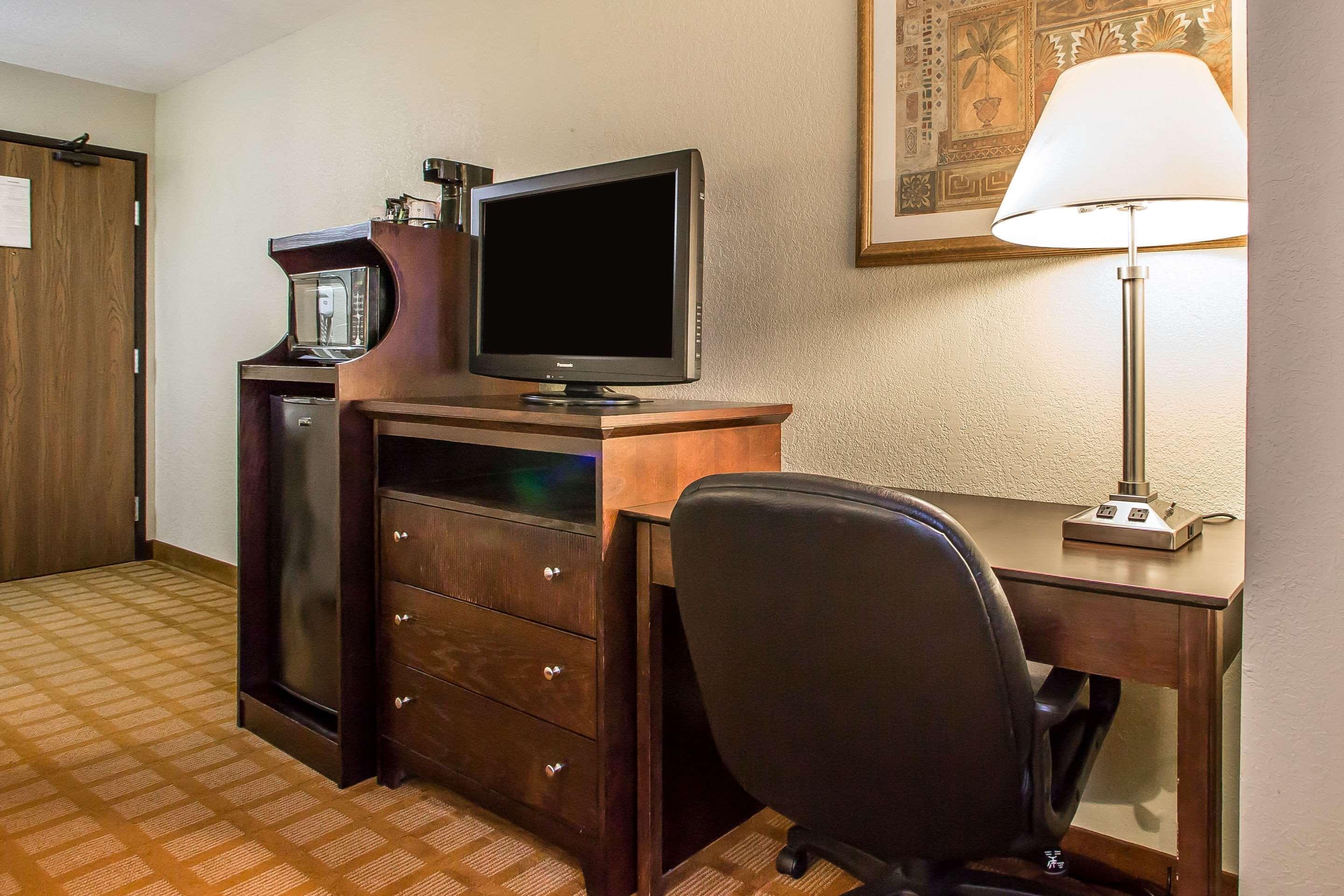 Quality Inn & Suites Marinette Екстериор снимка