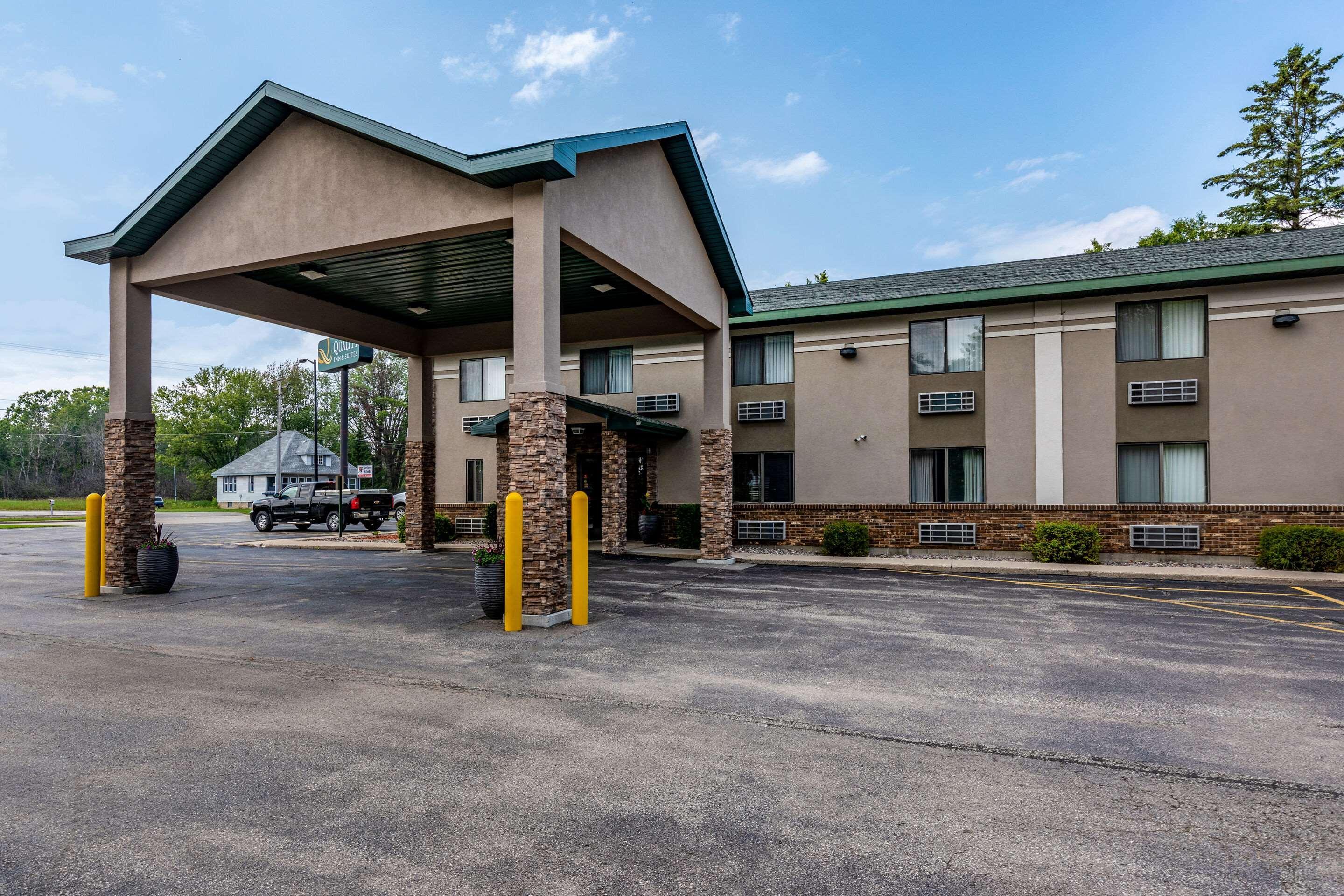 Quality Inn & Suites Marinette Екстериор снимка
