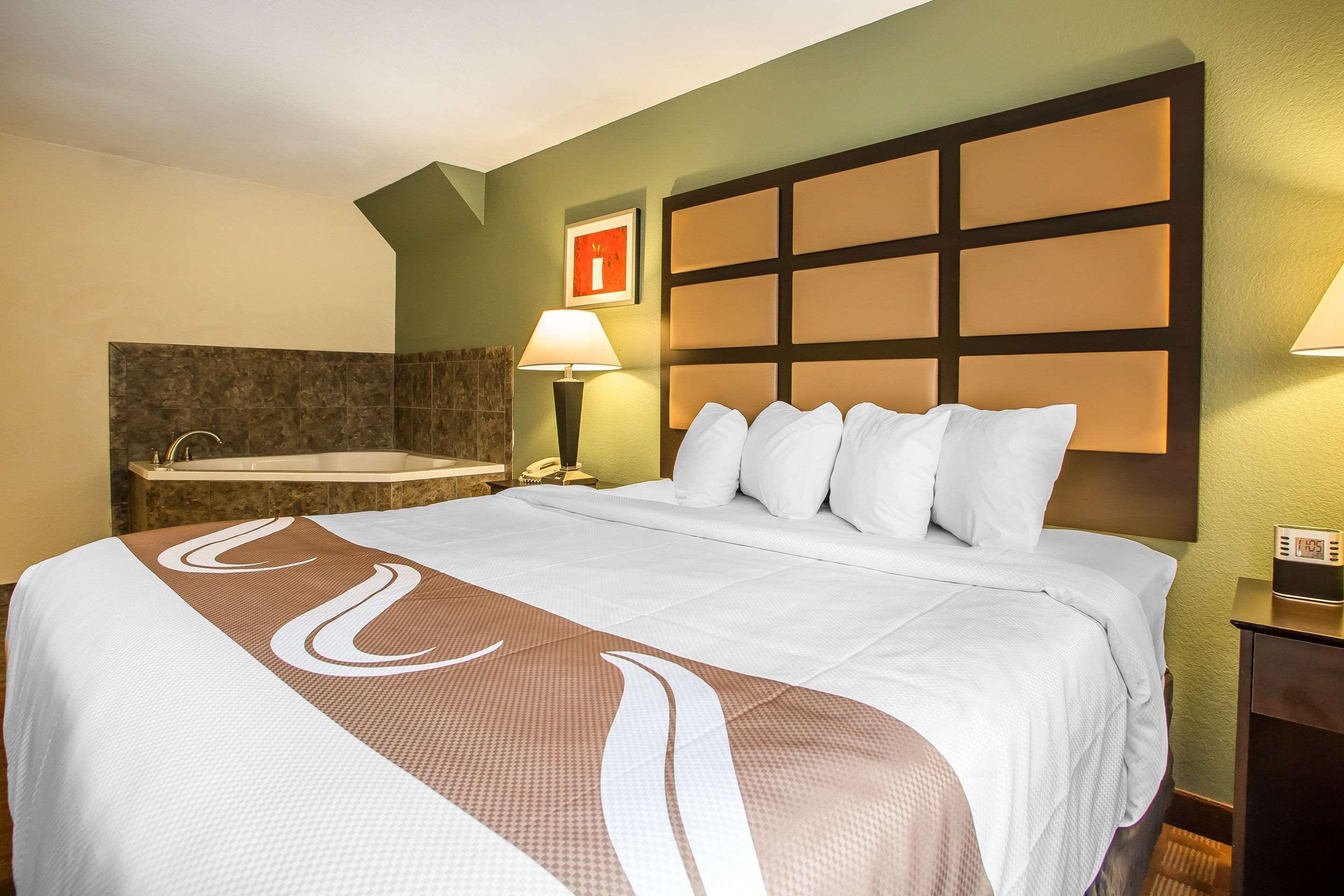 Quality Inn & Suites Marinette Екстериор снимка