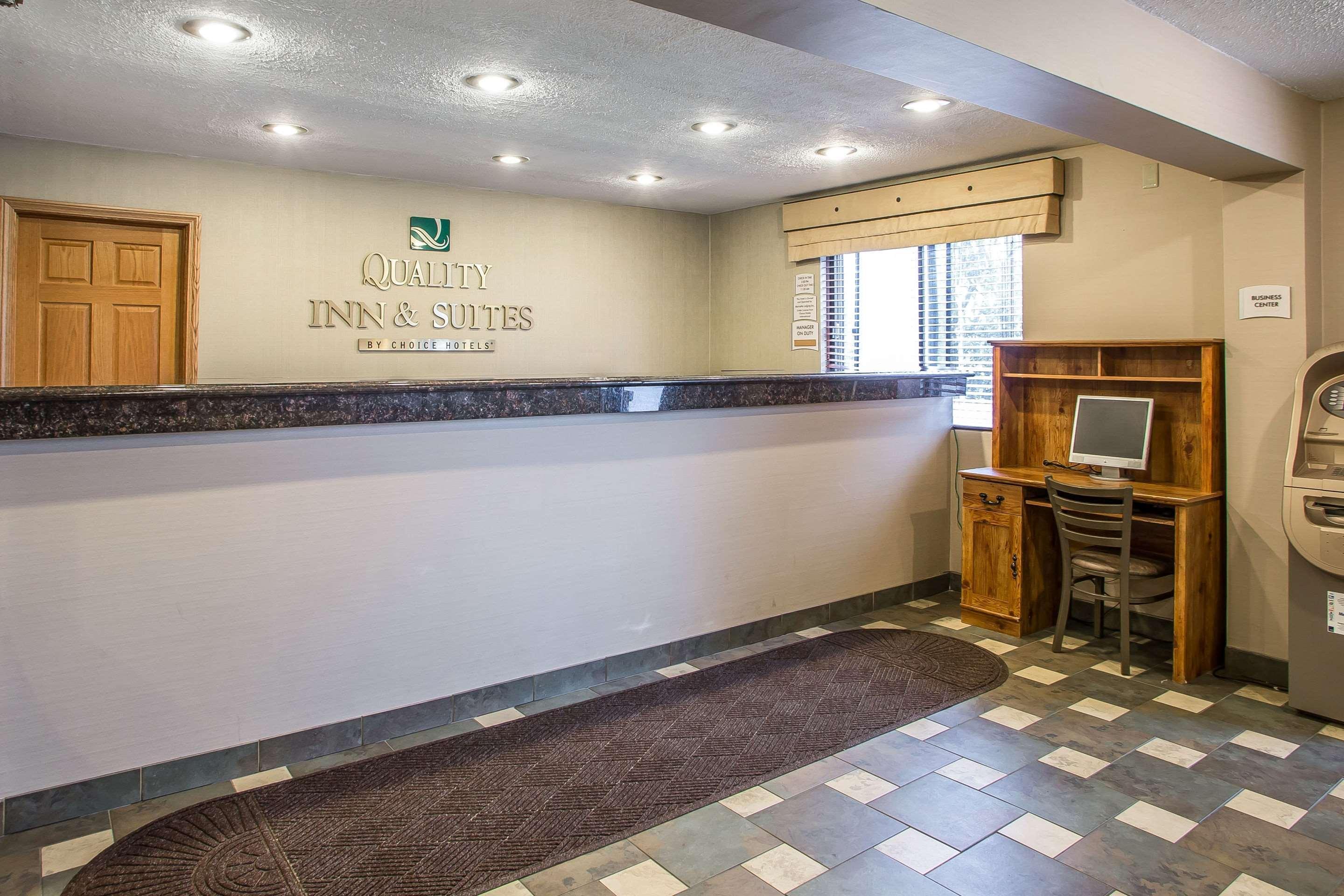Quality Inn & Suites Marinette Екстериор снимка