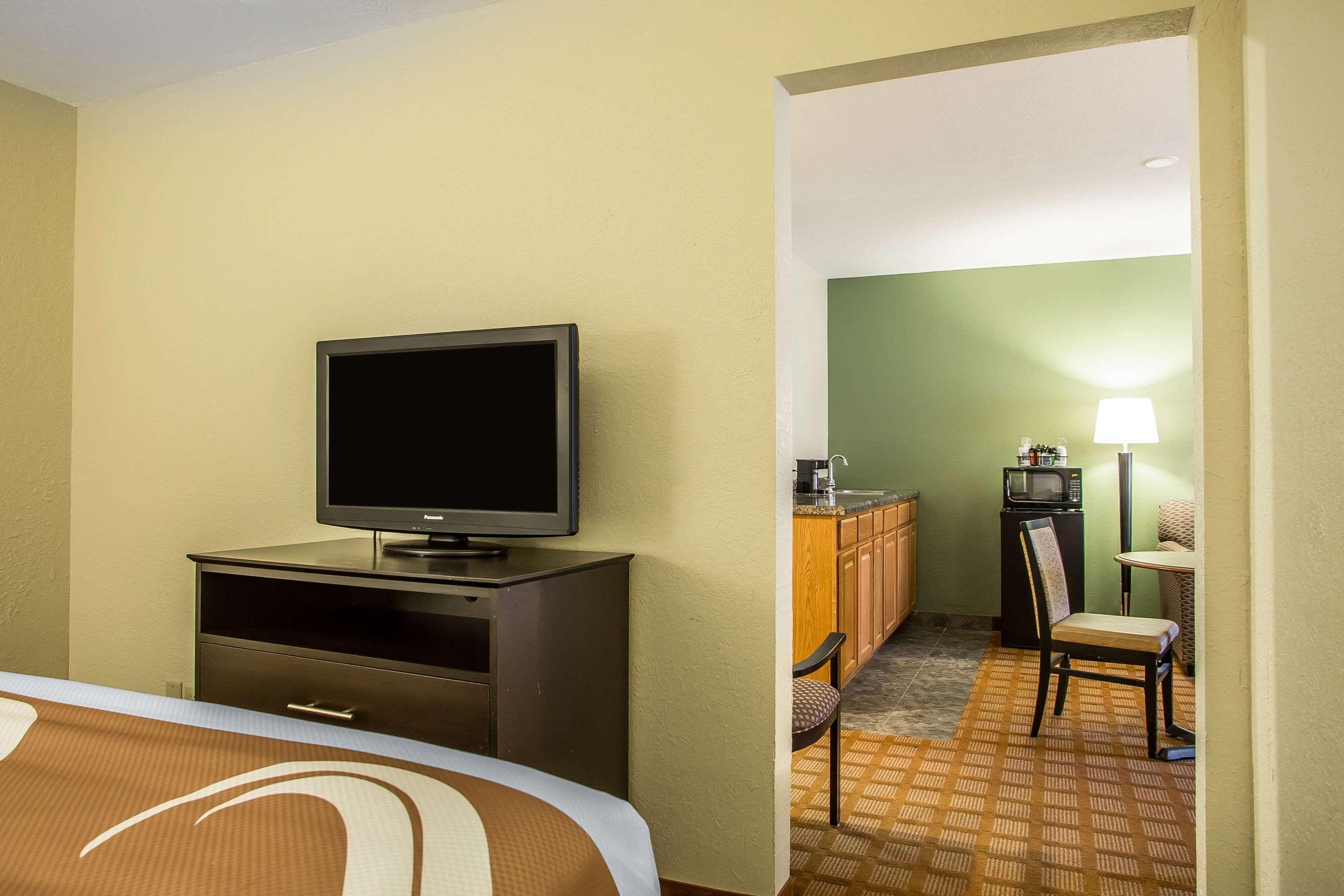 Quality Inn & Suites Marinette Екстериор снимка