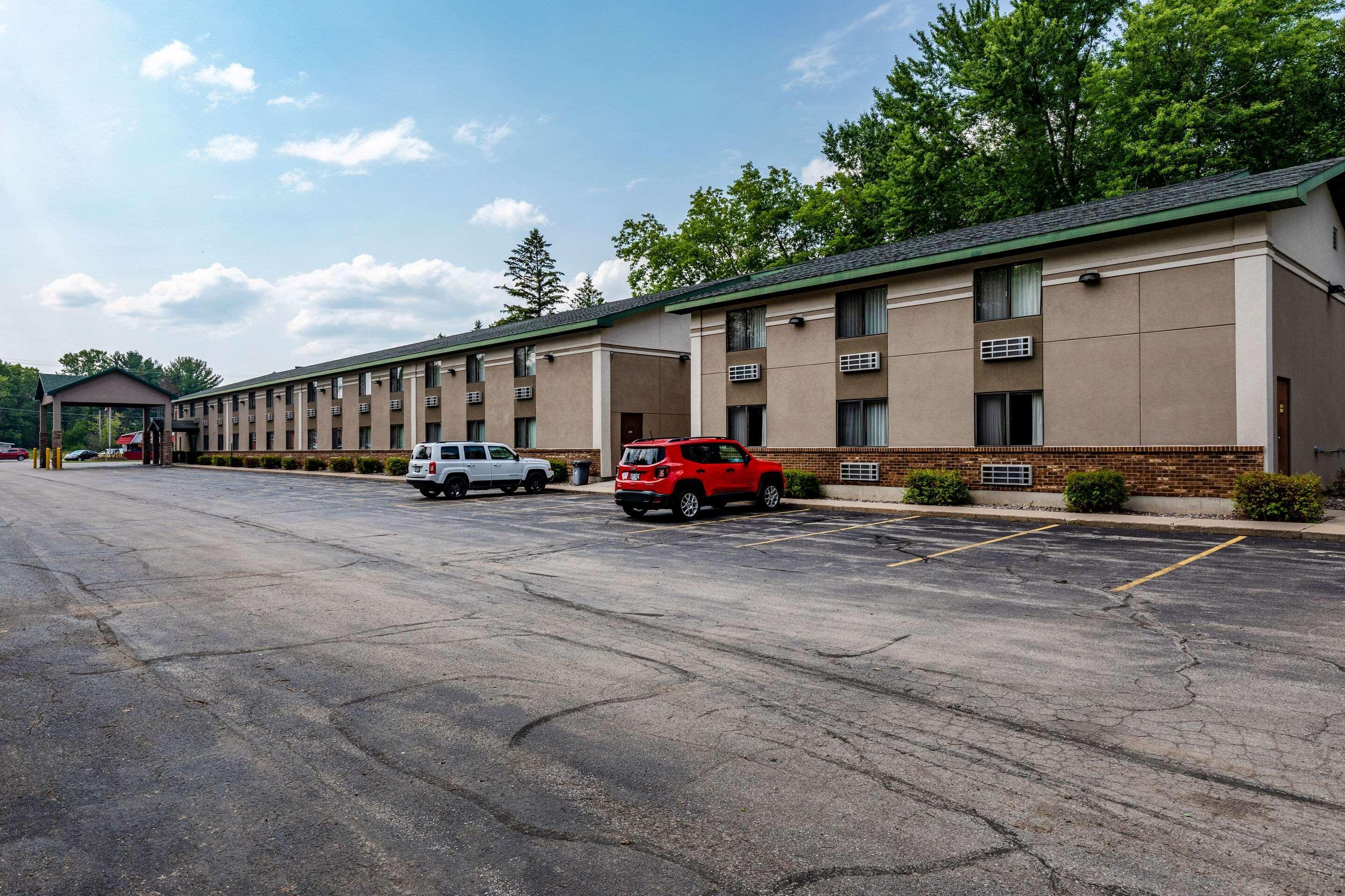 Quality Inn & Suites Marinette Екстериор снимка