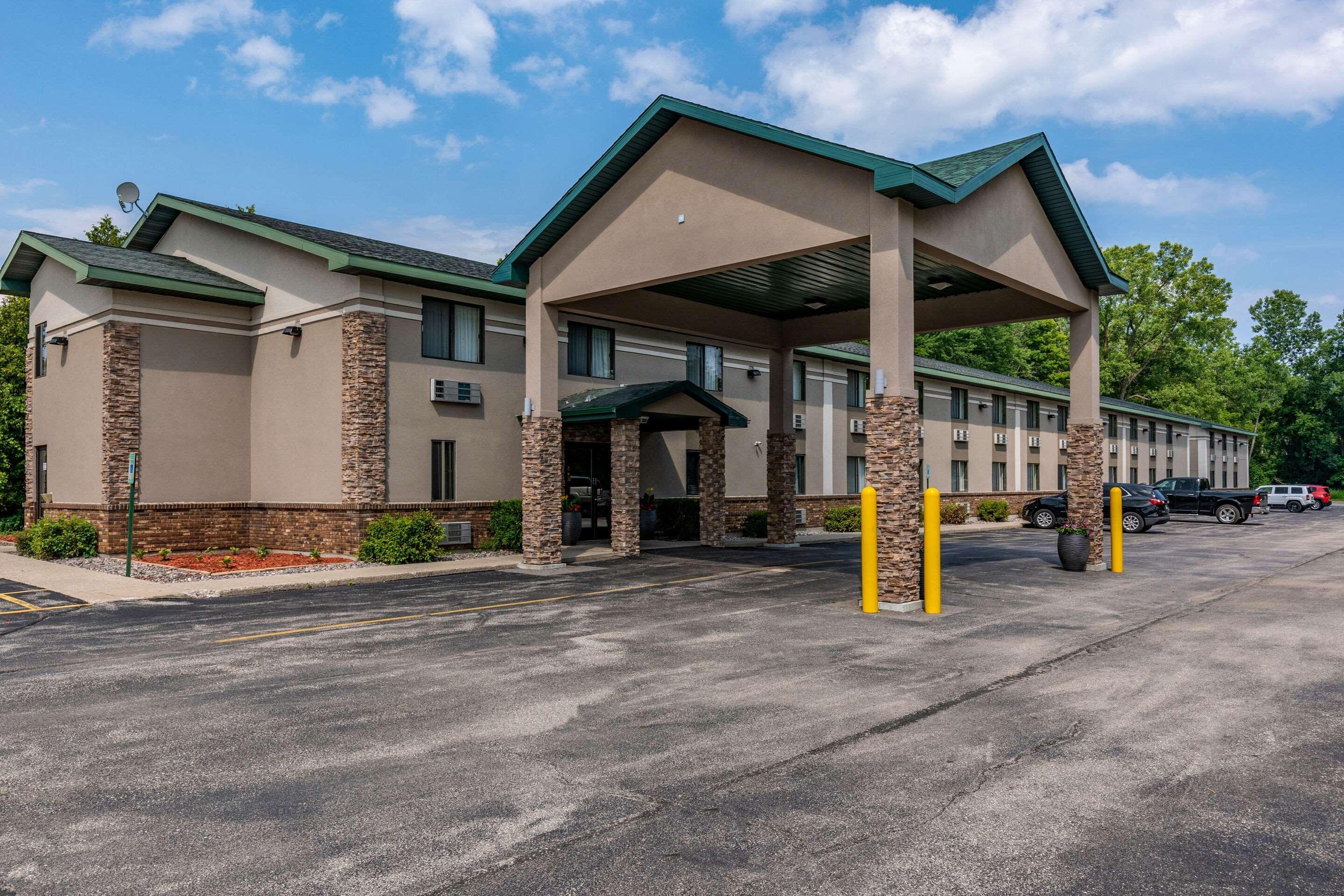 Quality Inn & Suites Marinette Екстериор снимка