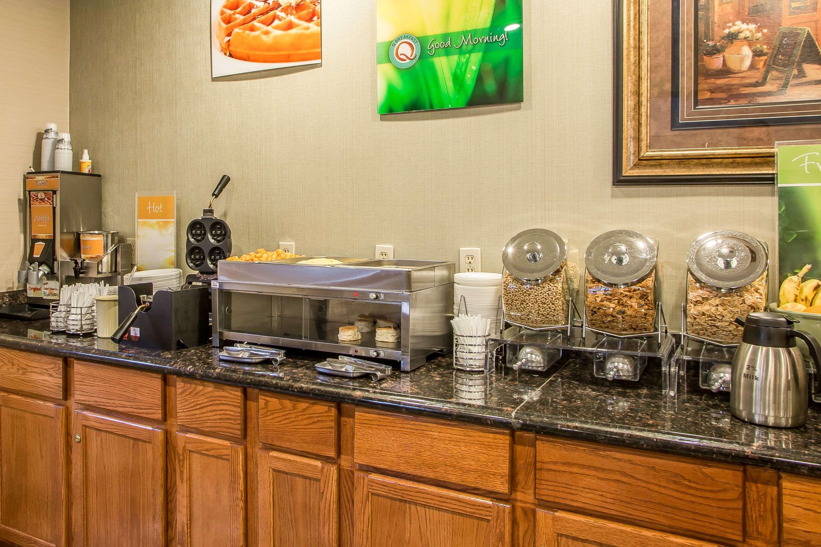 Quality Inn & Suites Marinette Екстериор снимка