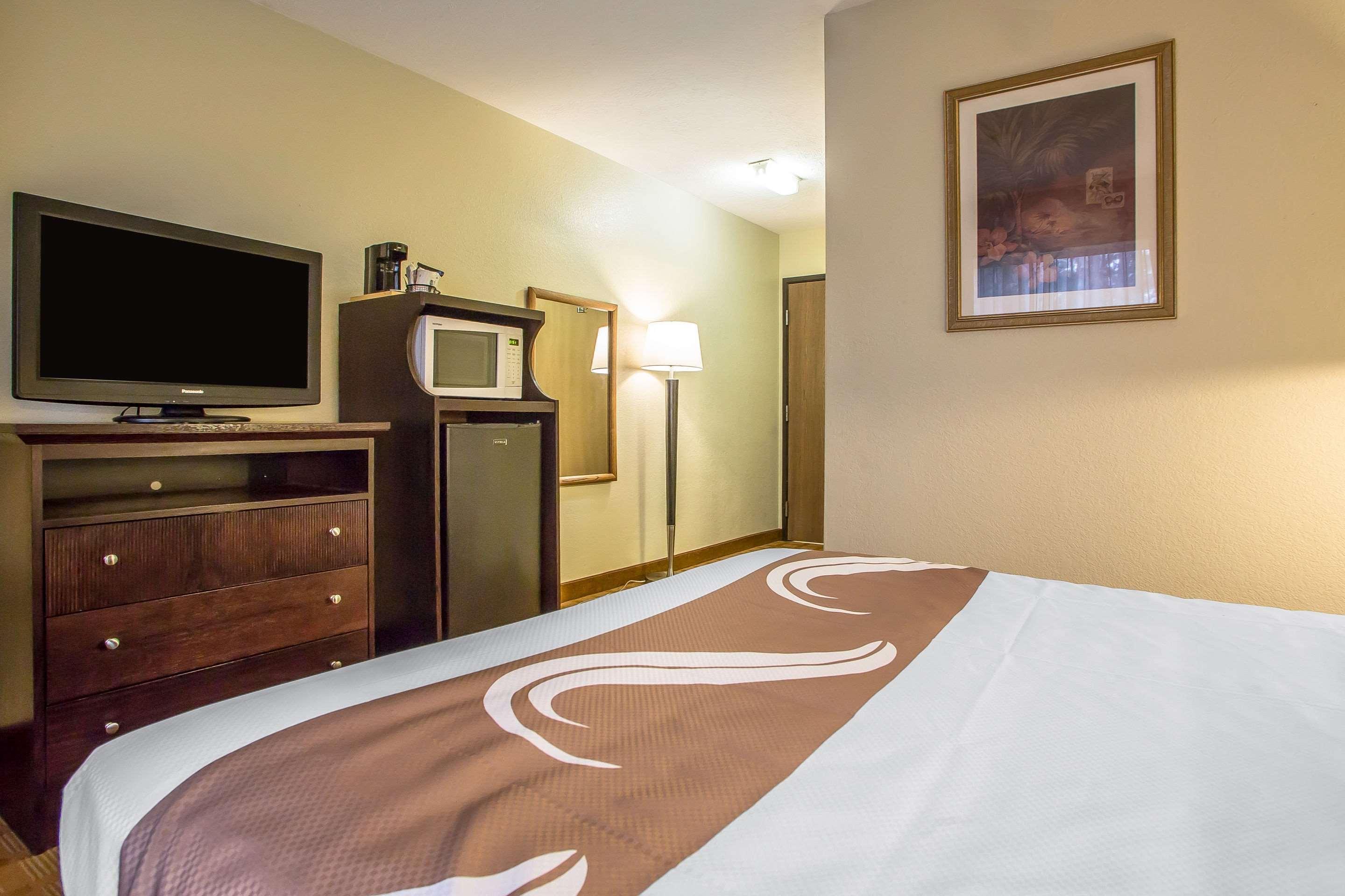 Quality Inn & Suites Marinette Екстериор снимка