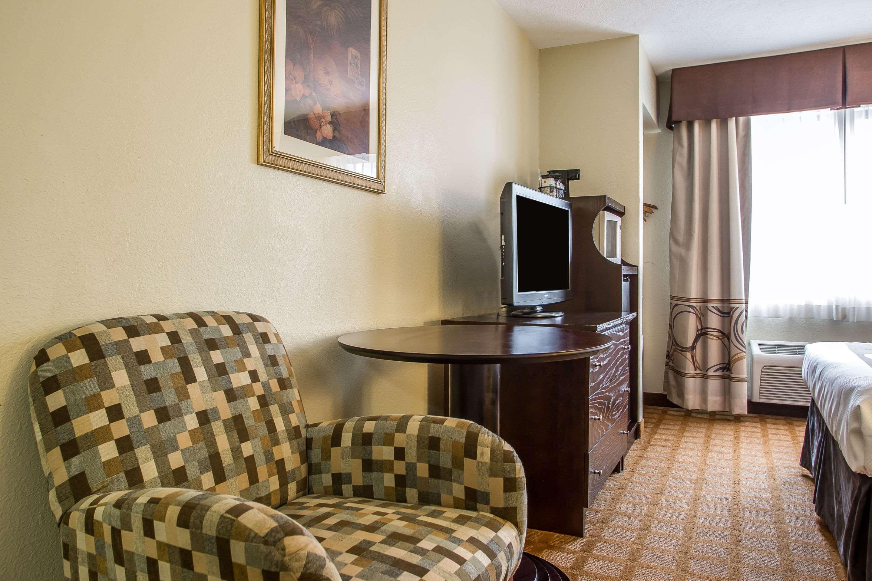 Quality Inn & Suites Marinette Екстериор снимка