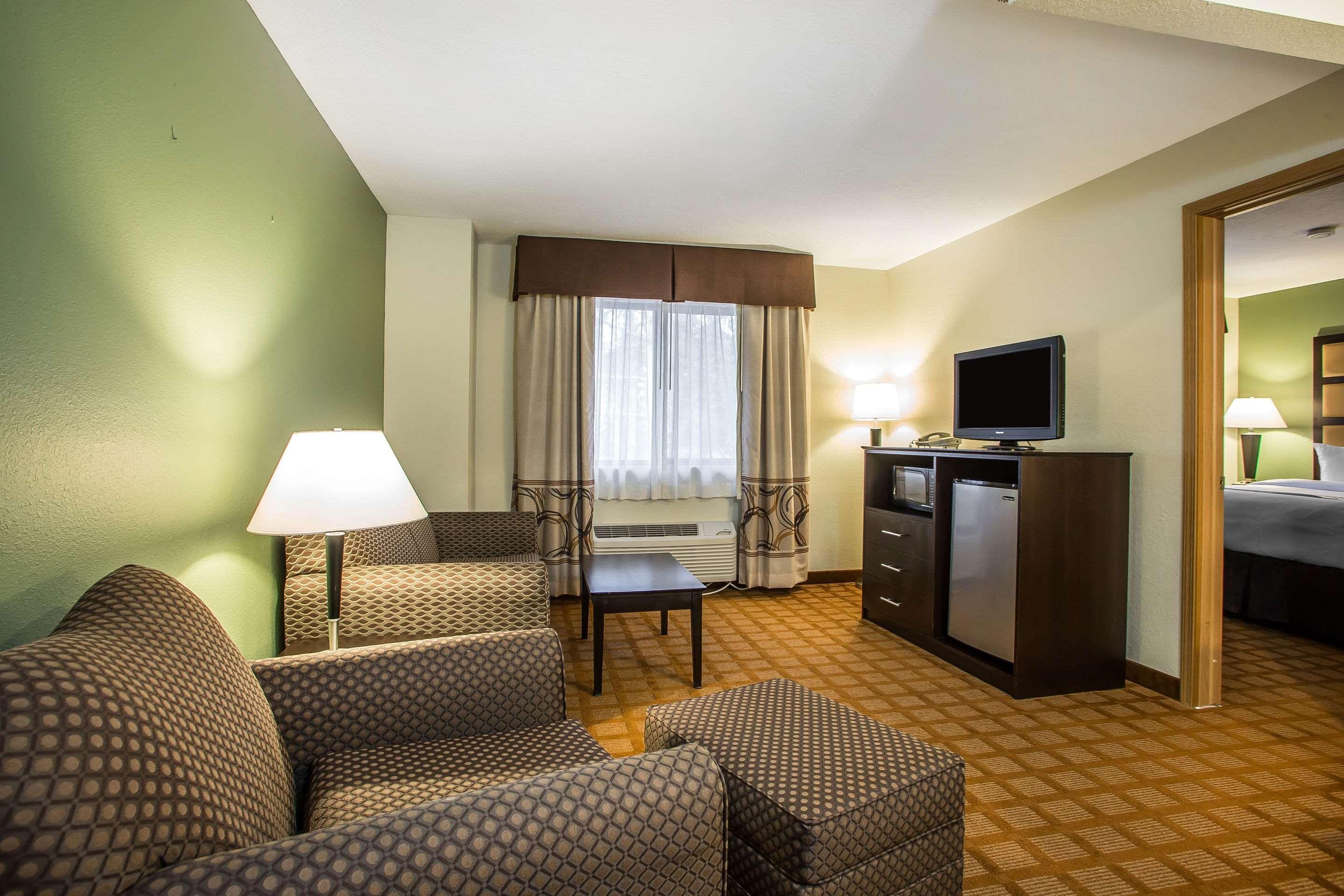 Quality Inn & Suites Marinette Екстериор снимка