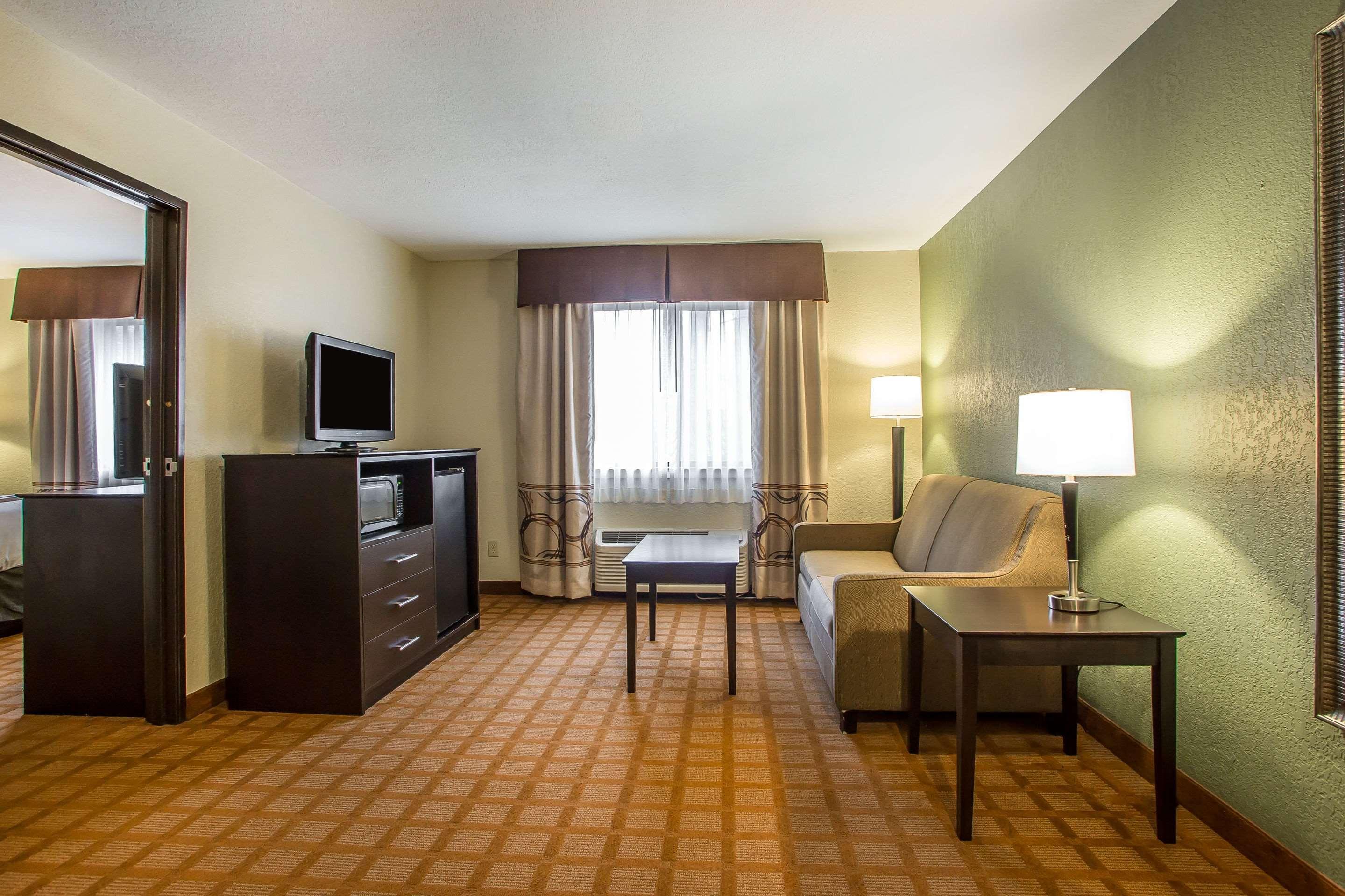 Quality Inn & Suites Marinette Екстериор снимка