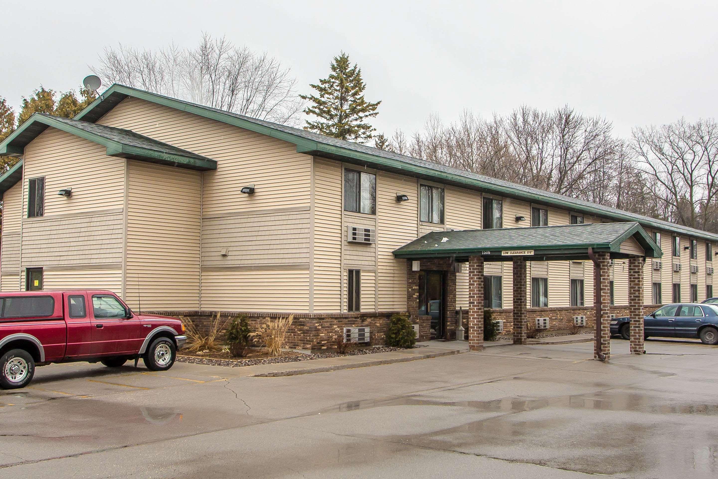 Quality Inn & Suites Marinette Екстериор снимка
