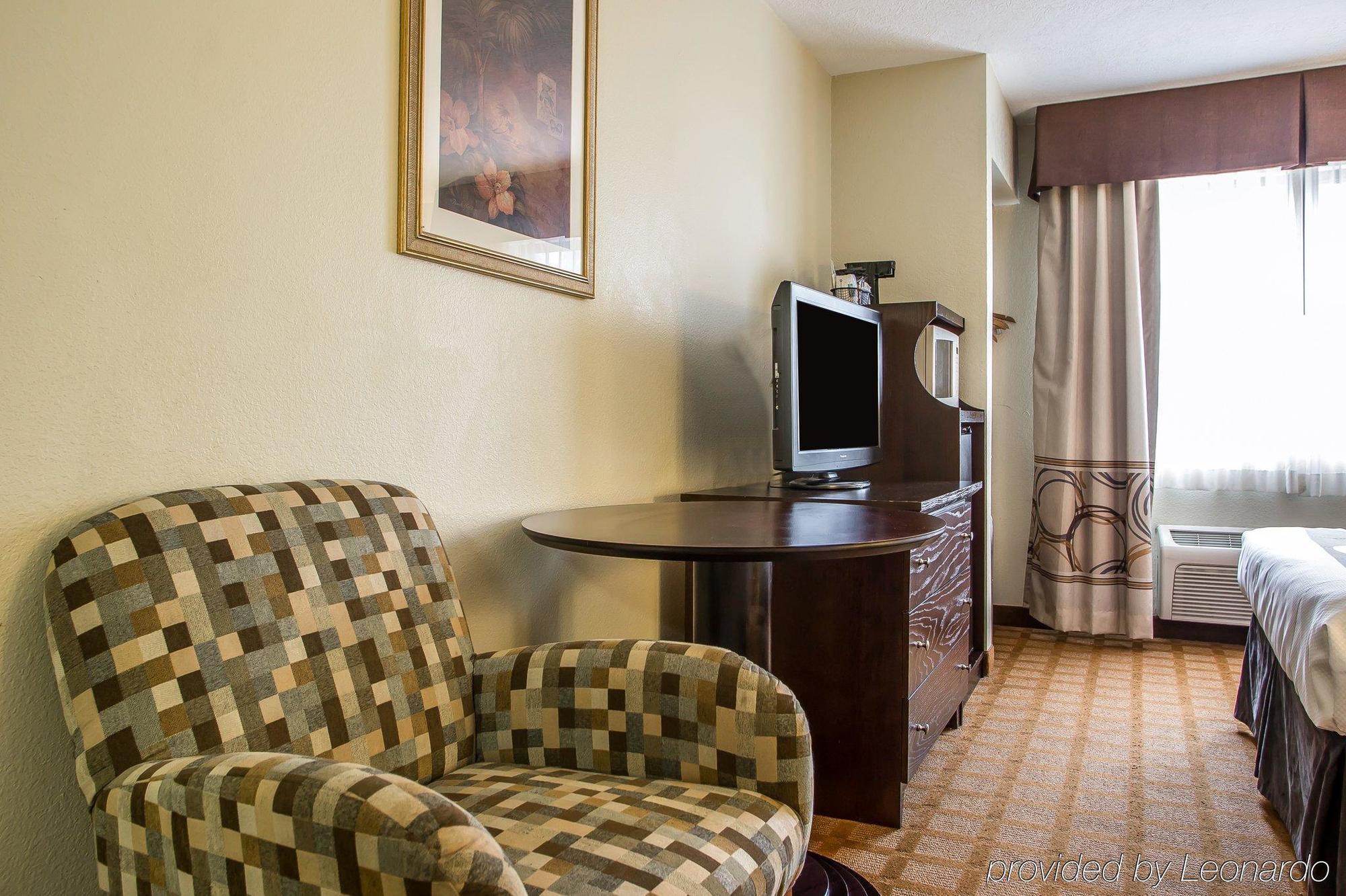 Quality Inn & Suites Marinette Екстериор снимка