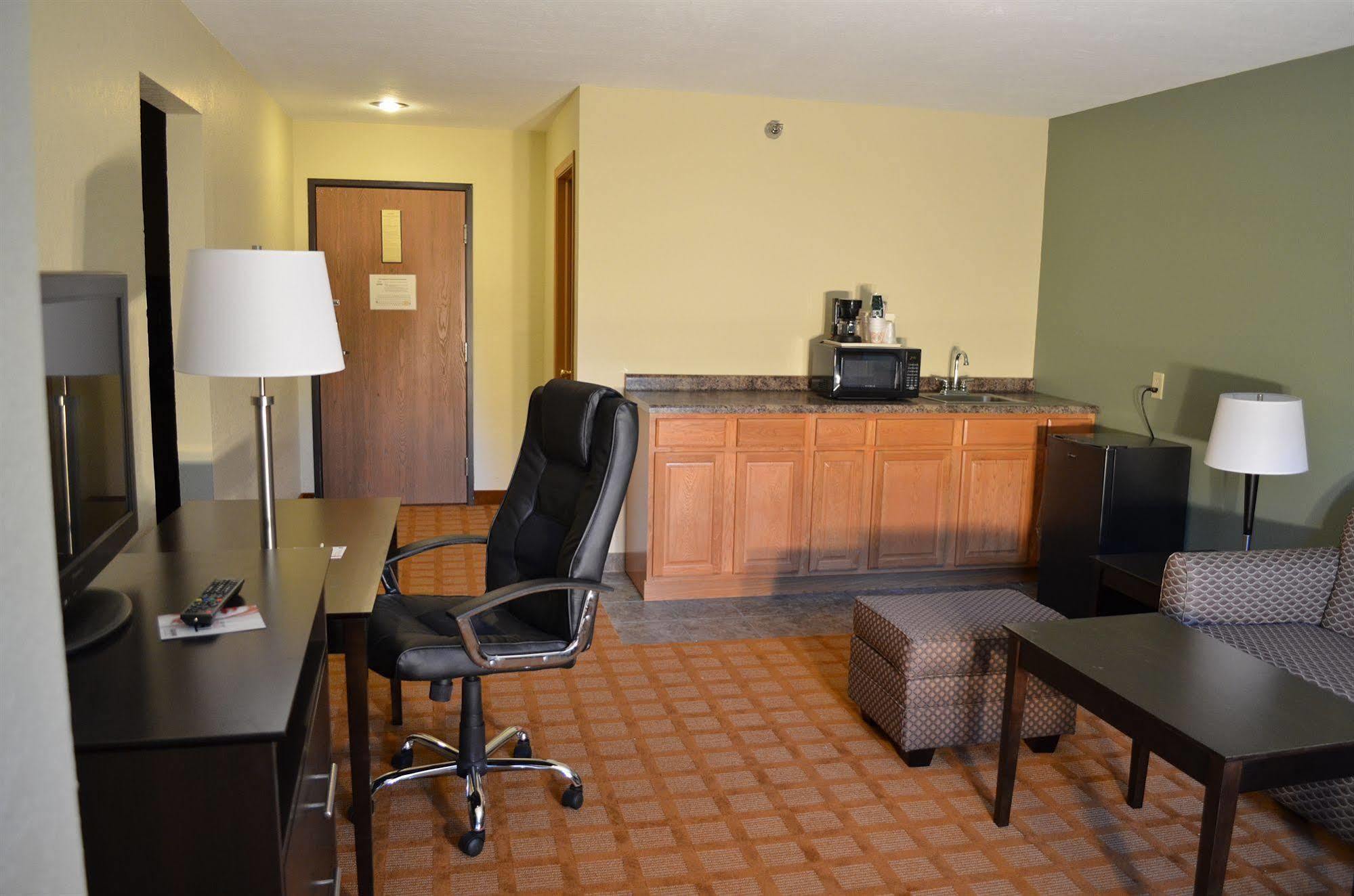 Quality Inn & Suites Marinette Екстериор снимка